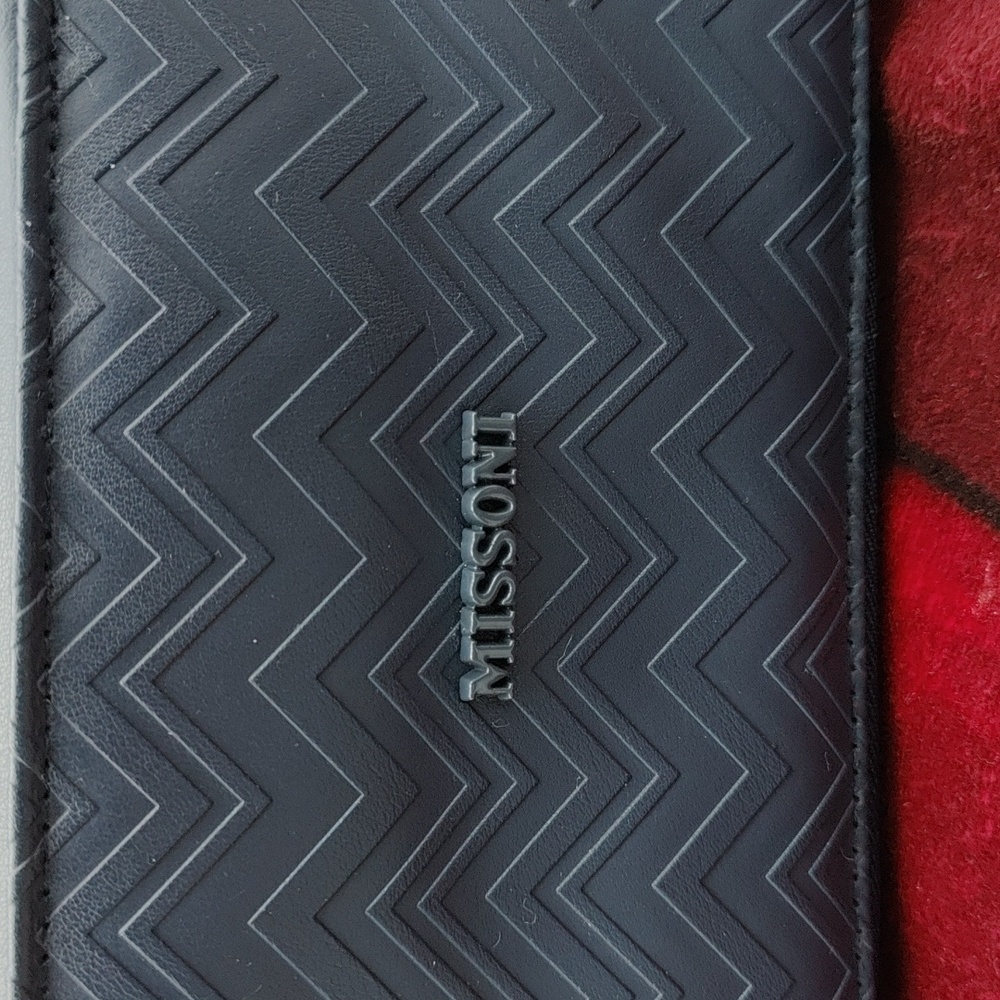 DELTA AIRLINES ONE by MISSONI amenity kit  cosmetic Bag
